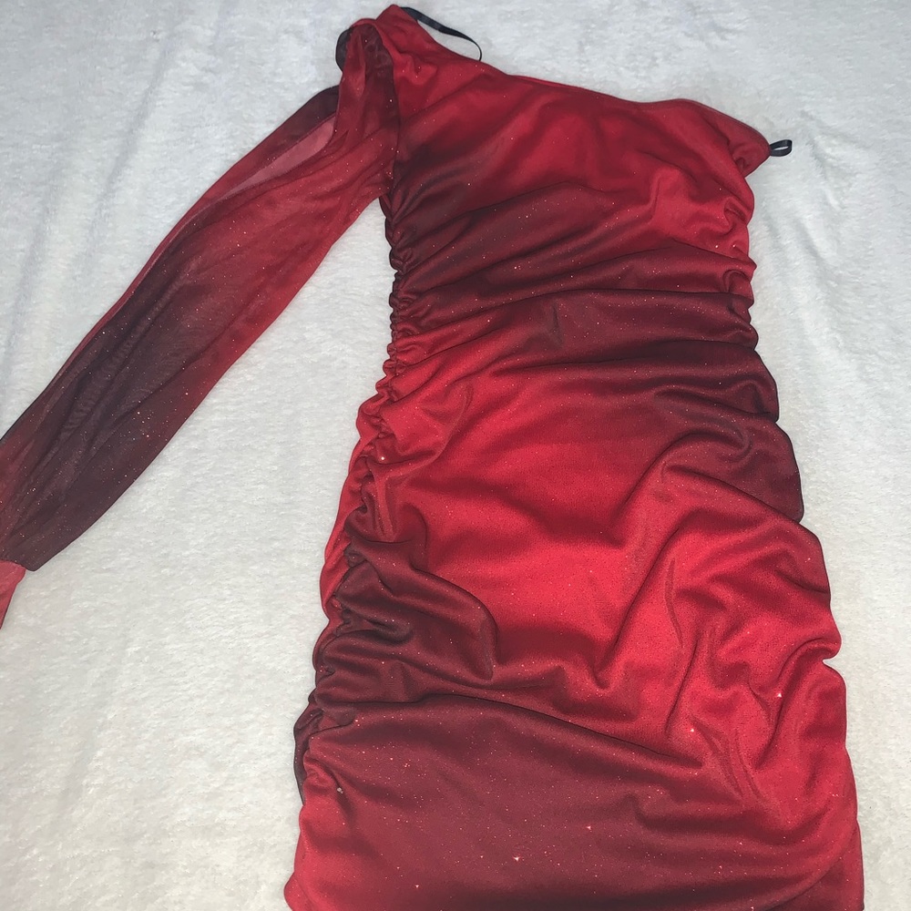 Red dress - Picture 2 of 3